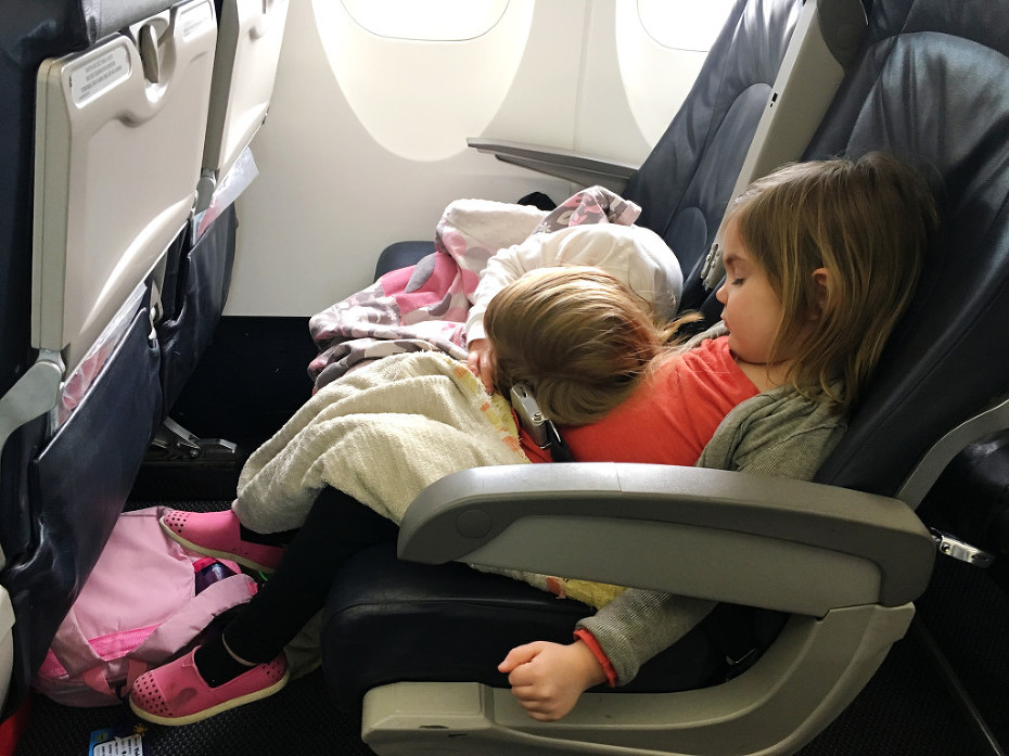 flying-with-kids